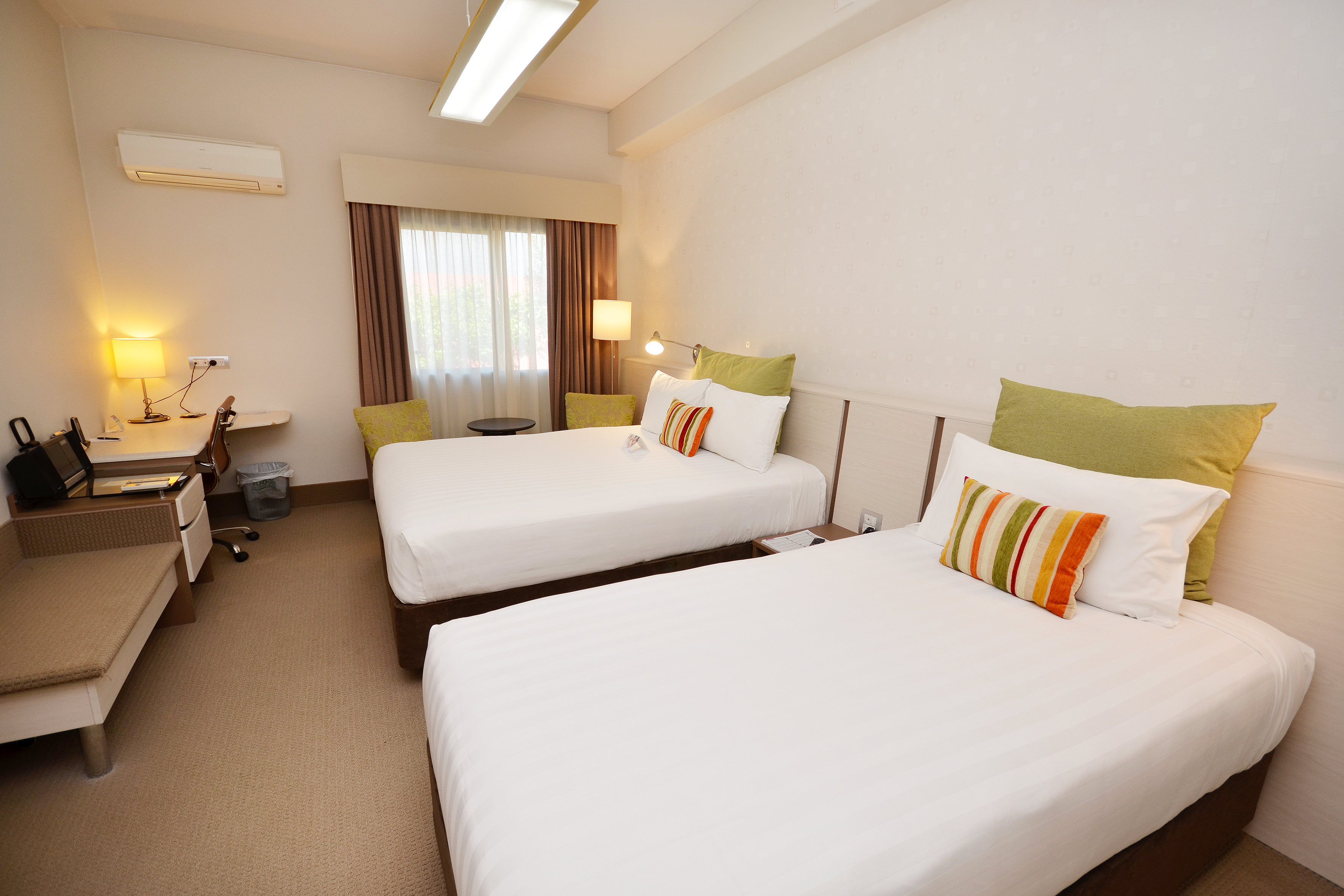 Deluxe Queen Room | Auckland Airport Hotel Accommodation | Jet Park