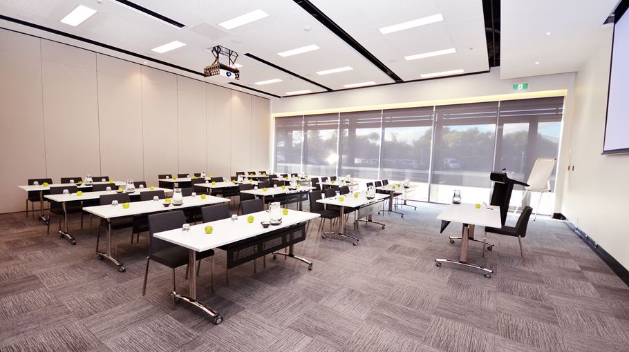 Kiwi Ballroom - Classroom Seating Style Overview | Jet Park Hotel Auckland Airport Conference Centre