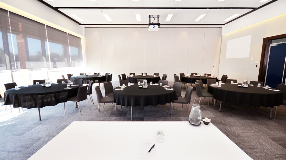 Pukeko Room - Banquet Seating Style | Jet Park Hotel Auckland Airport Conference Centre